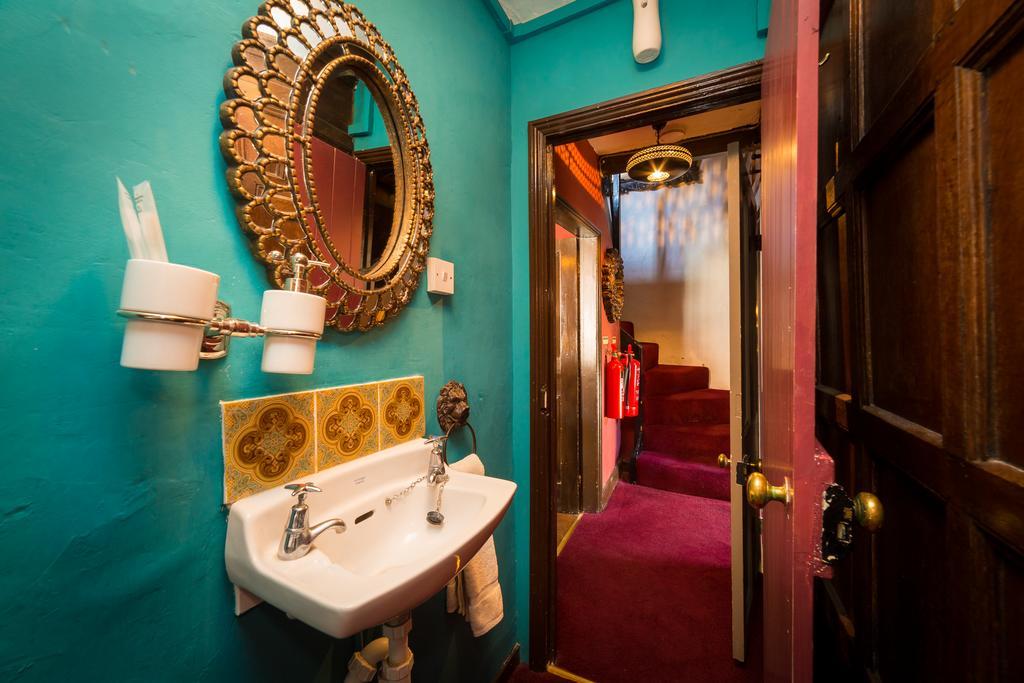 Trembling Madness Apartments York Bagian luar foto