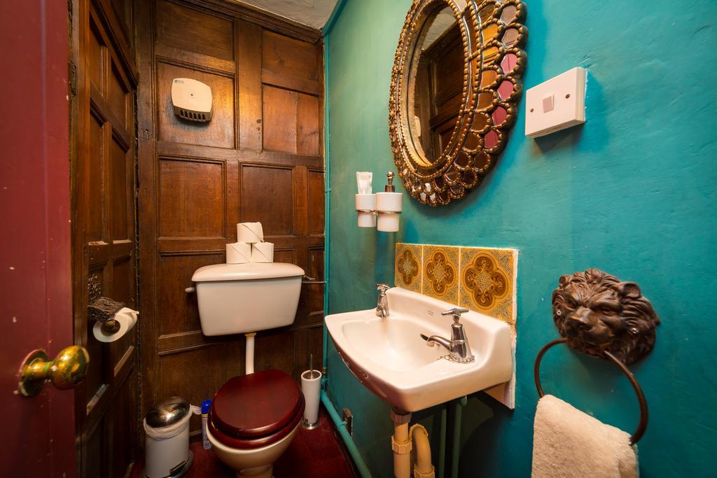 Trembling Madness Apartments York Bagian luar foto